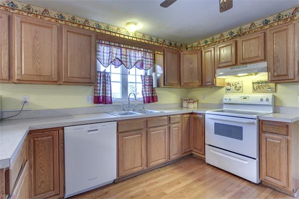 105 Indian Run Road Bellingham, MA 02019 - Photo 4 of 18