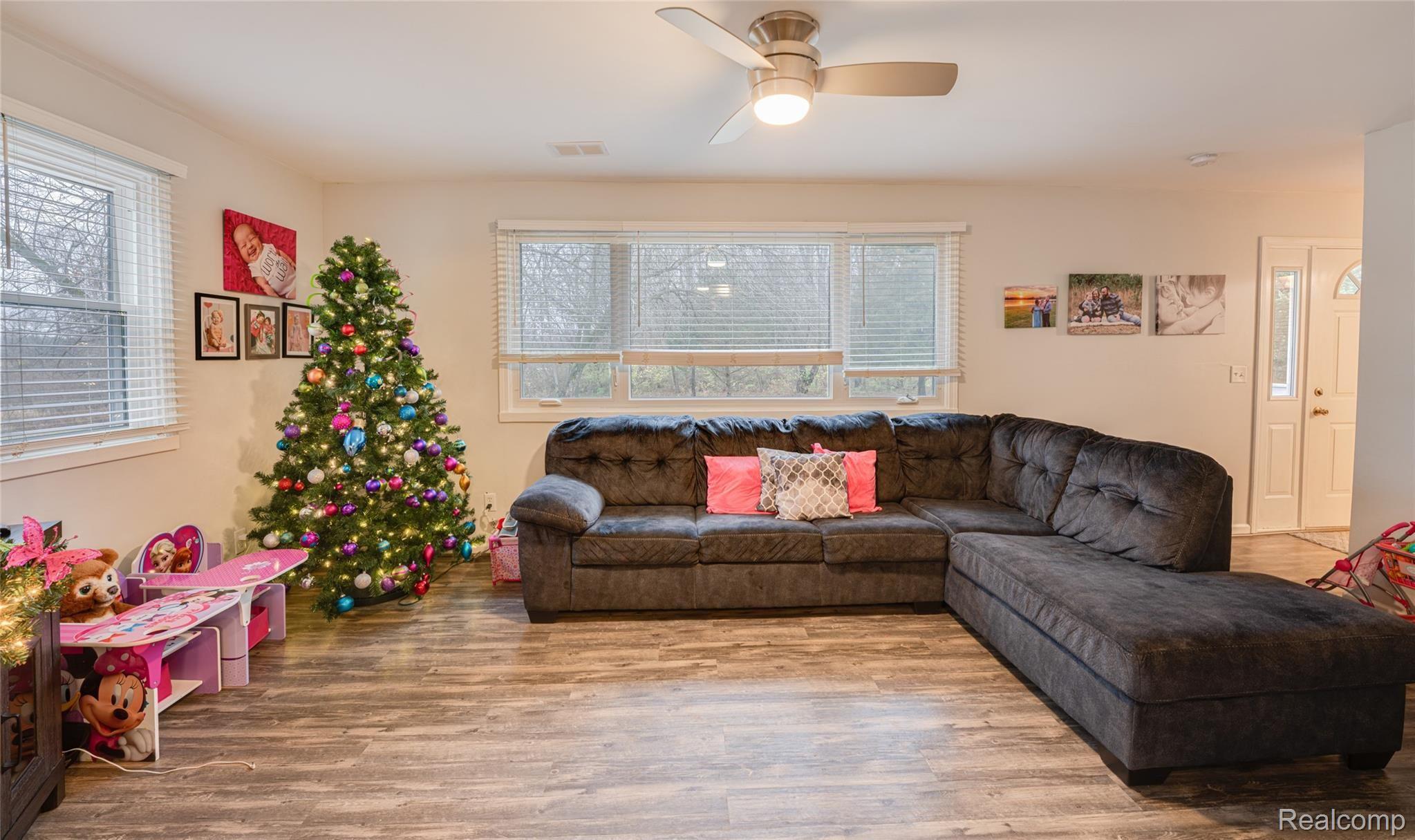 6565 Pinckney Road Pinckney, MI 48169 - Photo 5 of 22 DBA45BED-A053-4555-A6D1-C5C64689B4E9.jpeg