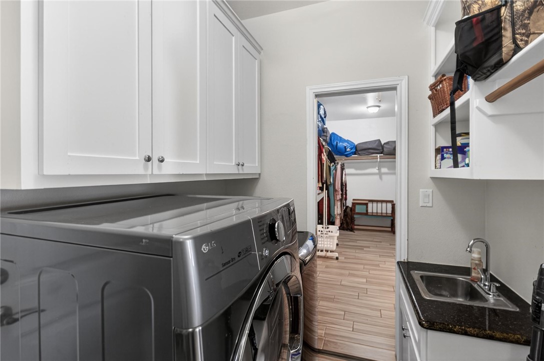15614 Cuttysark Street Corpus Christi, TX 78418 - Photo 28 of 40 Laundry Room