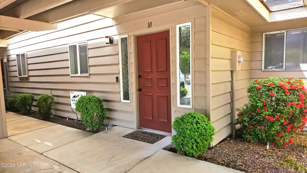 $229,900 | 2405 West Lincoln Avenue, Unit 10, Yakima, WA 98902