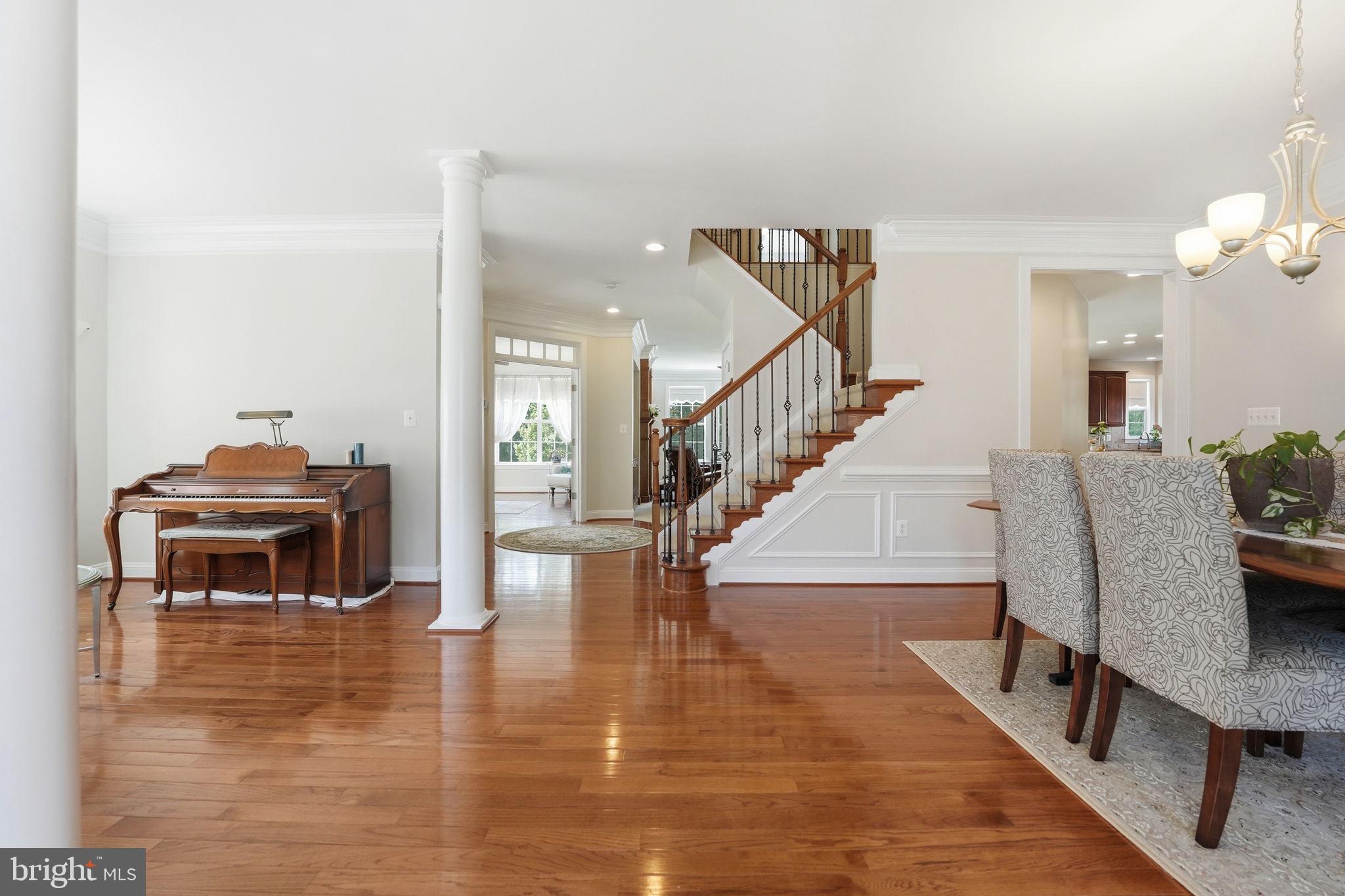 13060 Queen Chapel Road Woodbridge, VA 22193 - Photo 5 of 77 Bright and open entry