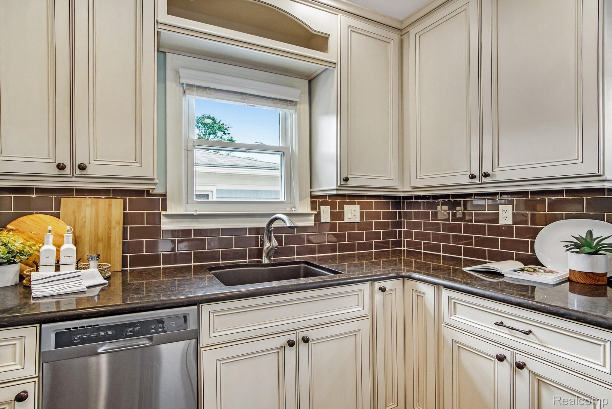 1222 Eaton Road Berkley, MI 48072 - Photo 12 of 35 BPG_1727.jpg