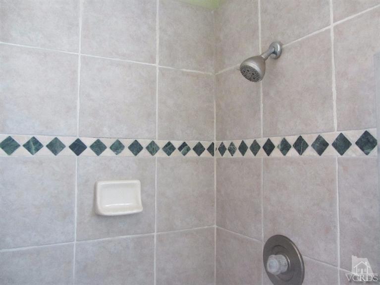 3192 Travis Avenue Simi Valley, CA 93063 - Photo 21 of 36 a bathroom with a shower