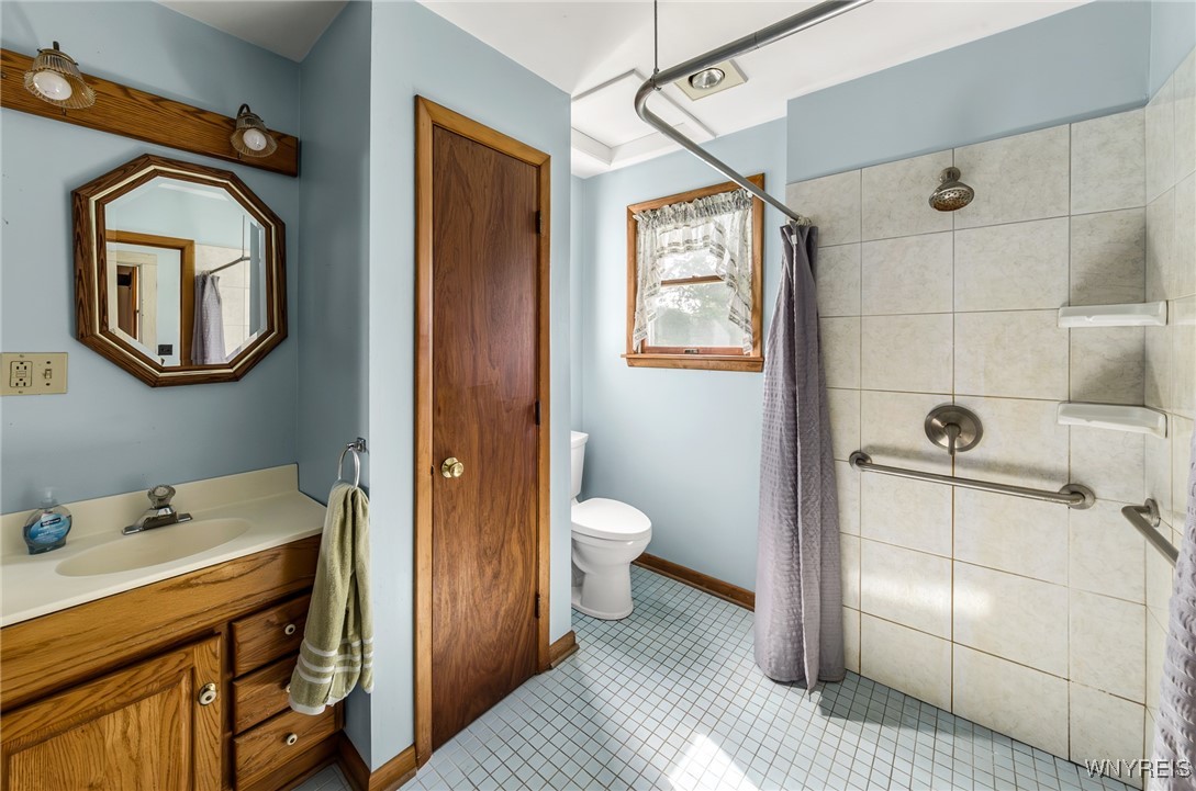 6990 Heise Road Clarence, NY 14032 - Photo 17 of 33 First floor bathroom