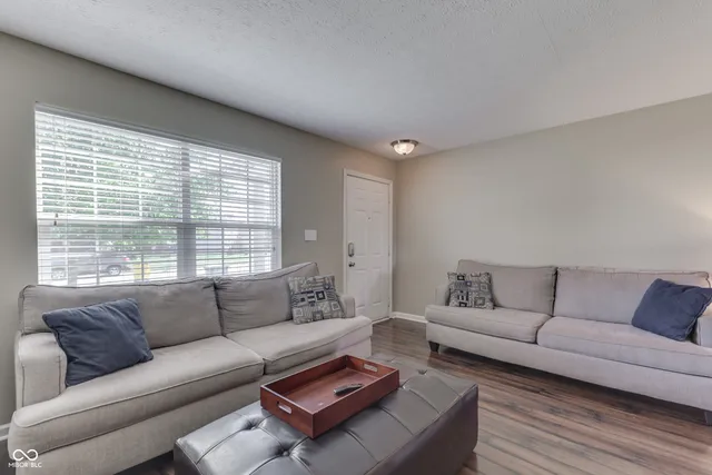 $2,600 | 12343 Jaguars Drive, Fishers, IN 46037