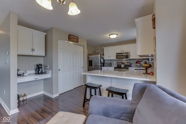 $2,600 | 12343 Jaguars Drive, Fishers, IN 46037