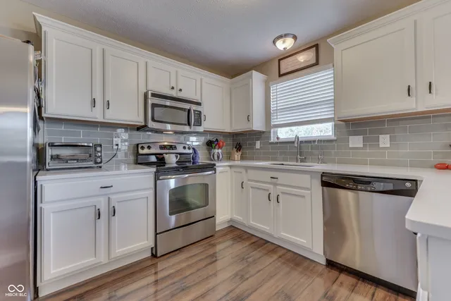 $2,600 | 12343 Jaguars Drive, Fishers, IN 46037