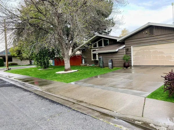 $437,600 | 820 Meadows Drive, Twin Falls, ID 83301