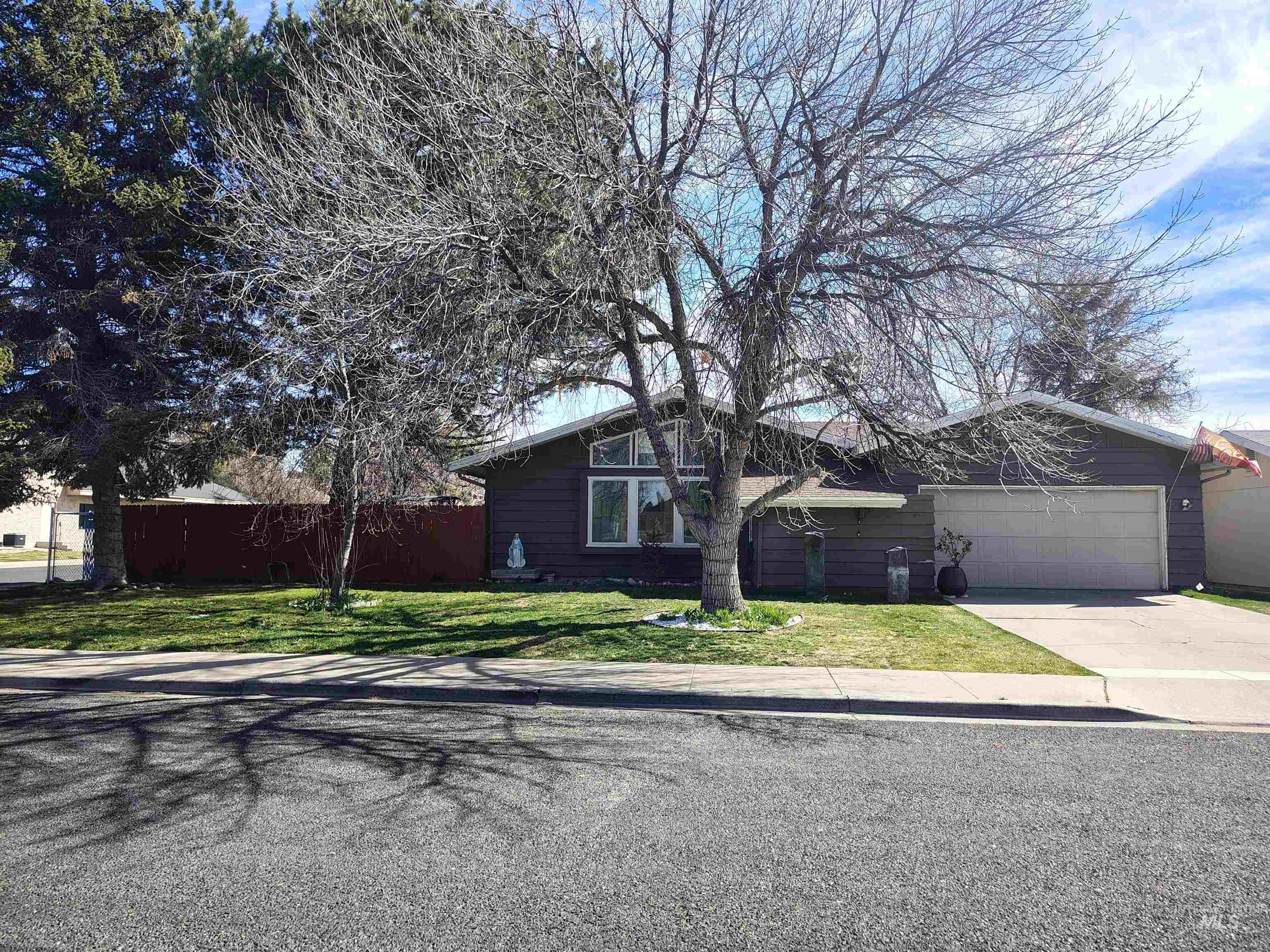 View of front facade featuring a garage and driveway