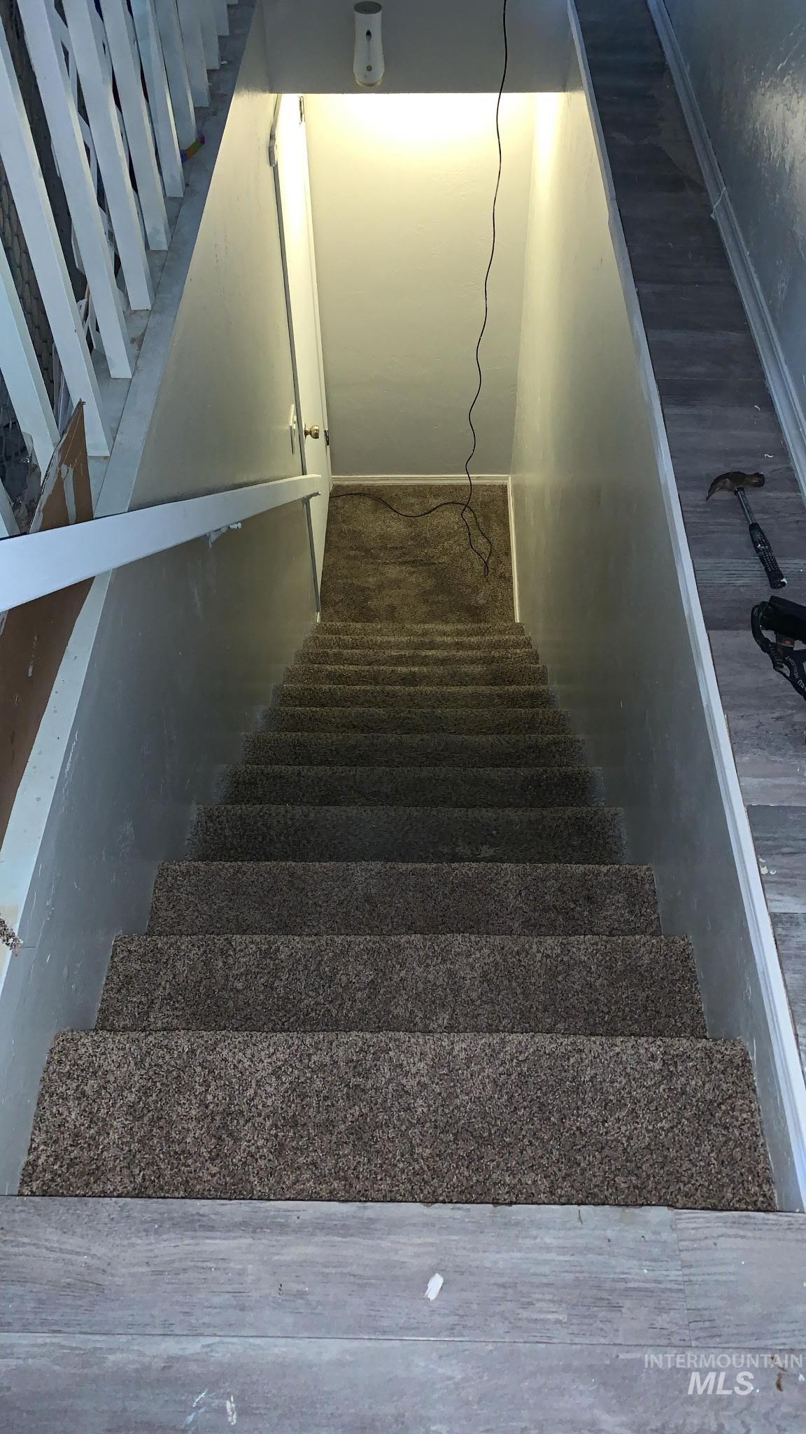 820 Meadows Drive Twin Falls, ID 83301 - Photo 11 of 18 View of stairway