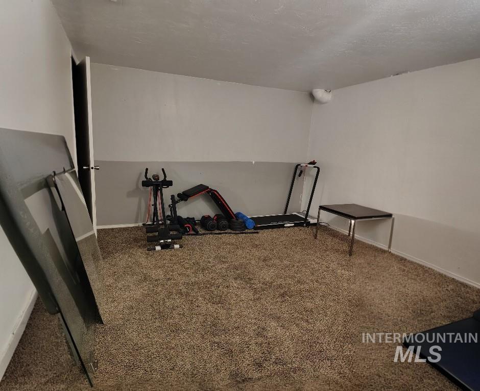 820 Meadows Drive Twin Falls, ID 83301 - Photo 17 of 23 Exercise area with carpet flooring and baseboards
