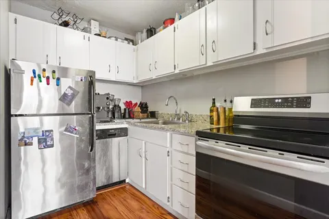 $240,000 | 2728 North Hampden Court, Unit 1609, Chicago, IL 60614