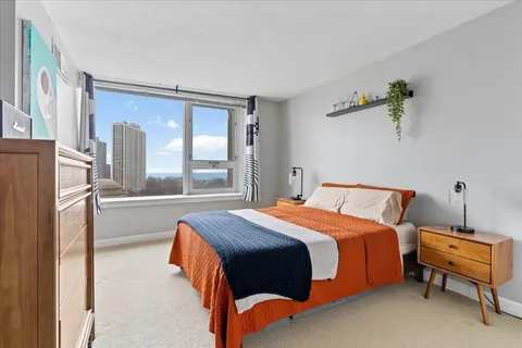 $240,000 | 2728 North Hampden Court, Unit 1609, Chicago, IL 60614