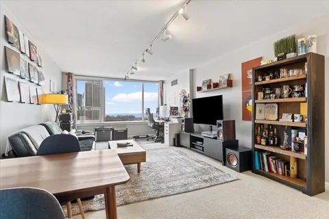 $240,000 | 2728 North Hampden Court, Unit 1609, Chicago, IL 60614