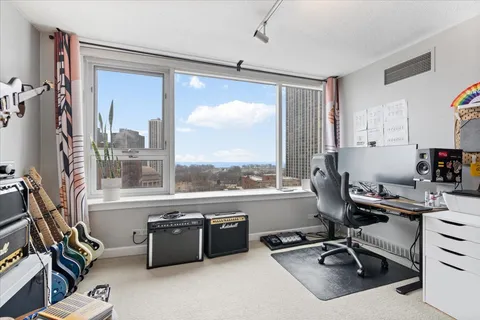 $240,000 | 2728 North Hampden Court, Unit 1609, Chicago, IL 60614