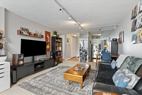 $240,000 | 2728 North Hampden Court, Unit 1609, Chicago, IL 60614