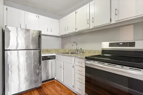 $240,000 | 2728 North Hampden Court, Unit 1609, Chicago, IL 60614