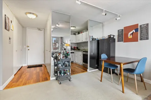 $240,000 | 2728 North Hampden Court, Unit 1609, Chicago, IL 60614