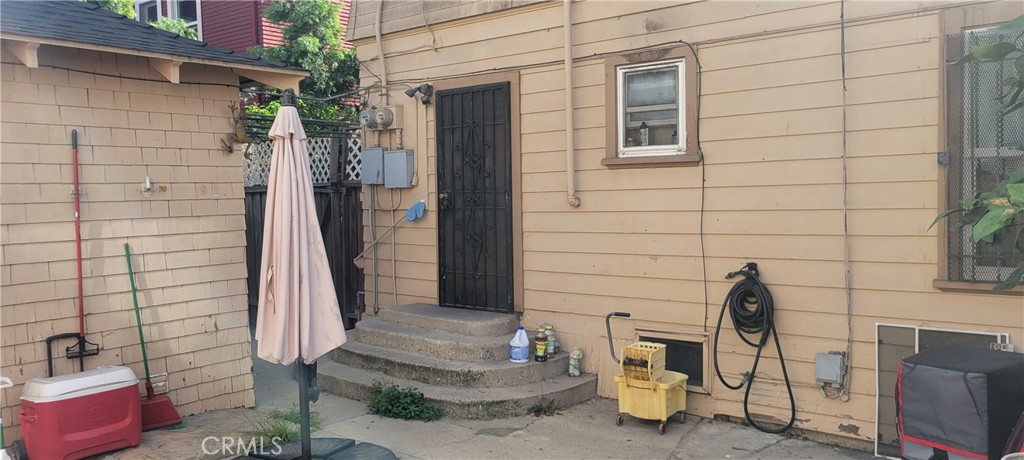 411 East 8th Street Long Beach, CA 90813 - Photo 5 of 10 Backyard