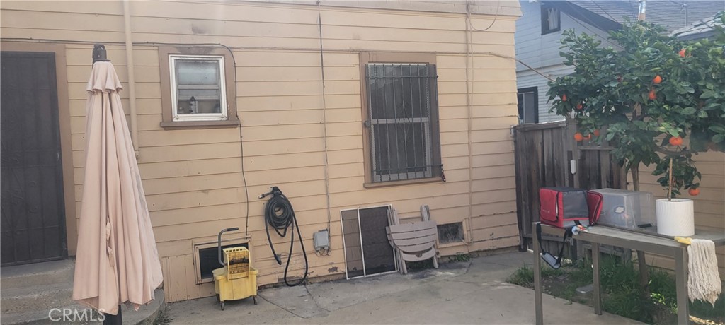 411 East 8th Street Long Beach, CA 90813 - Photo 6 of 10 Backyard