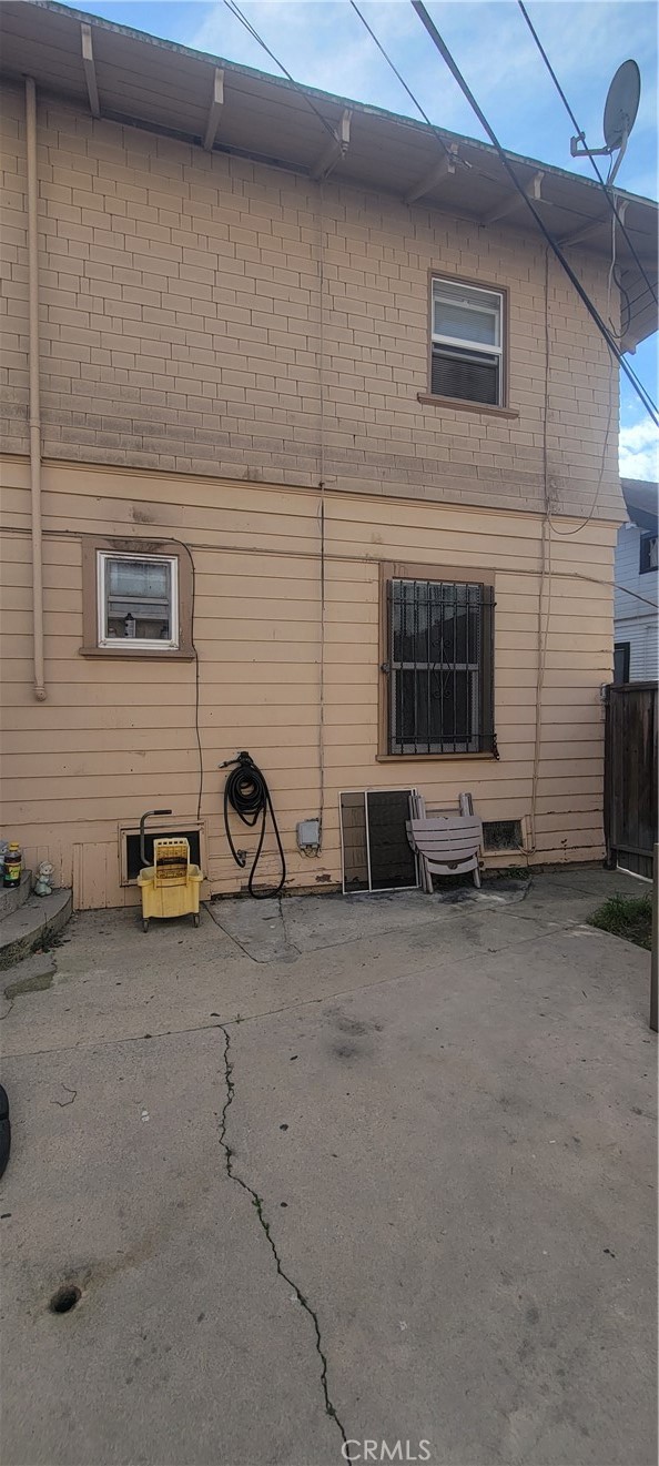 411 East 8th Street Long Beach, CA 90813 - Photo 8 of 10 Backyard