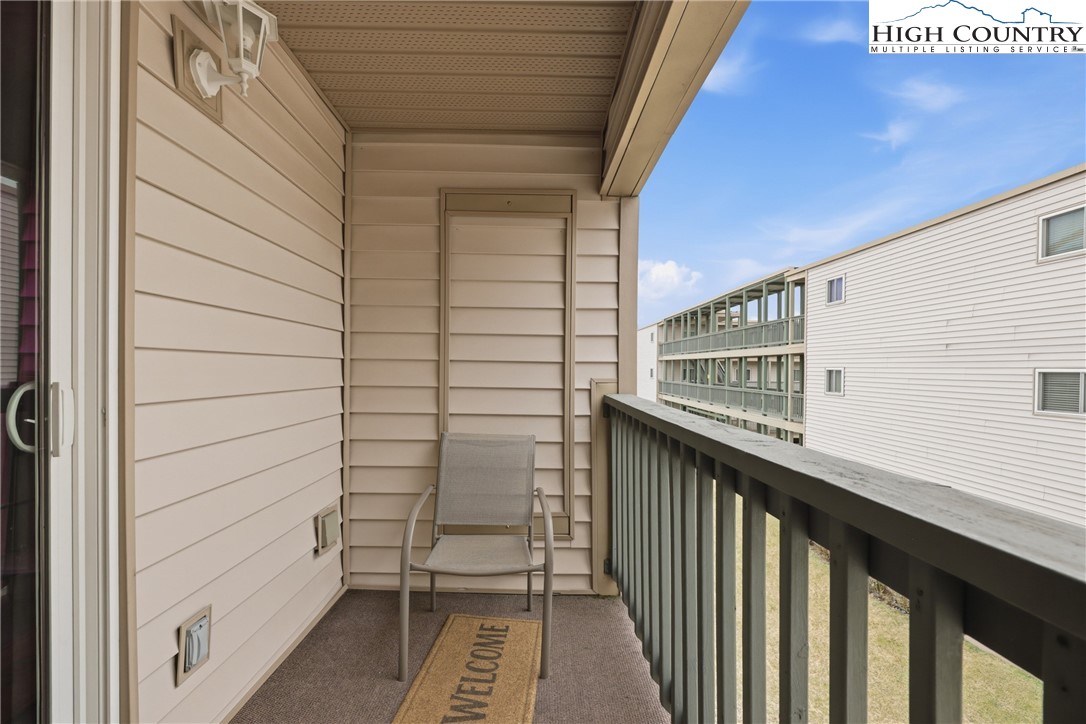 301 Pinnacle Inn Road, Unit 3301 Beech Mountain, NC 28604 - Photo 2 of 34 a view of a balcony