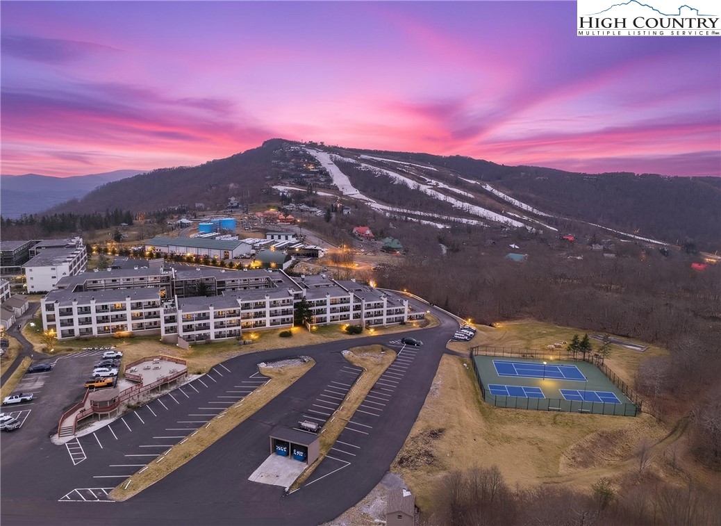 301 Pinnacle Inn Road, Unit 3301 Beech Mountain, NC 28604 - Photo 26 of 34 a view of a city