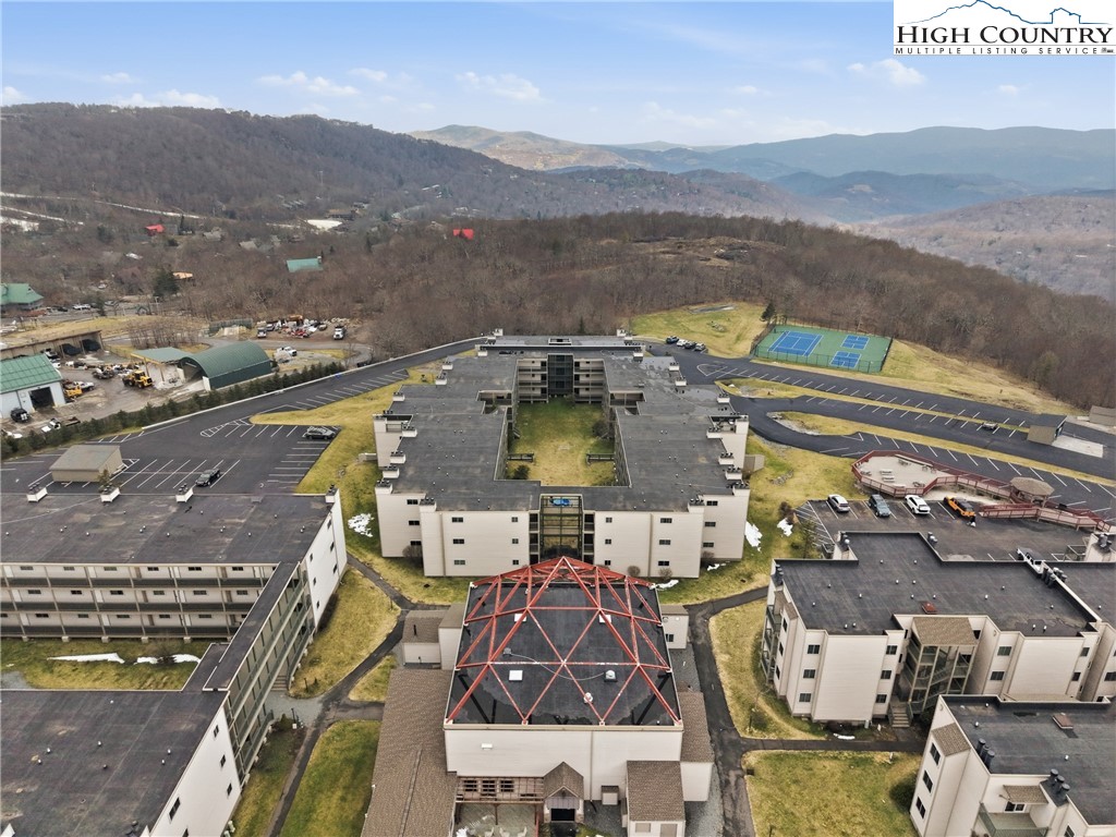 301 Pinnacle Inn Road, Unit 3301 Beech Mountain, NC 28604 - Photo 32 of 34 a view of a city