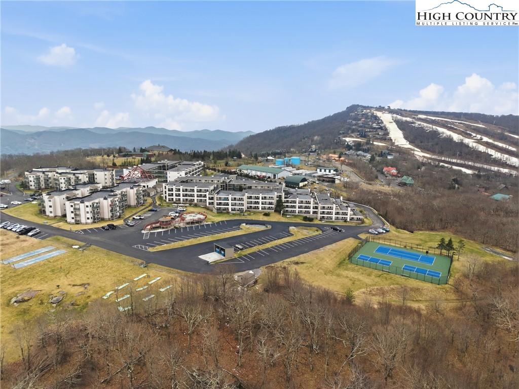 301 Pinnacle Inn Road, Unit 3301 Beech Mountain, NC 28604 - Photo 33 of 34 a view of a city
