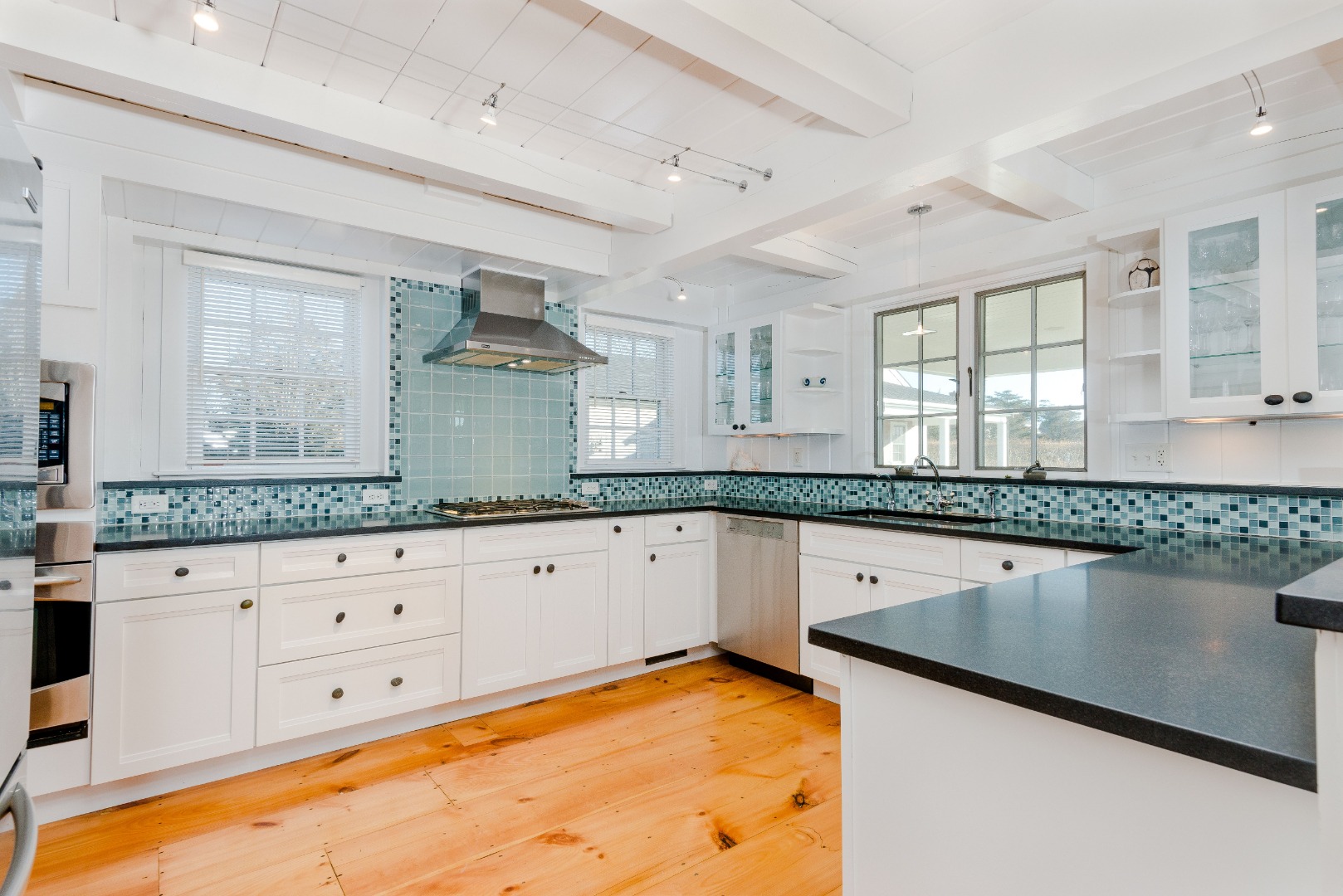 4 Plainfield Road Nantucket, MA 02554 - Photo 8 of 35 Gallery Image 8