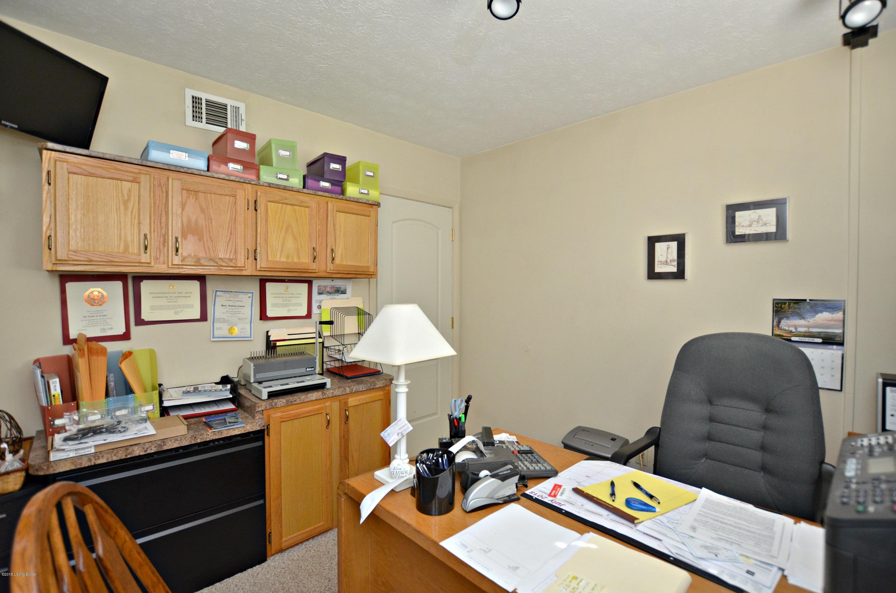 11207 Torrington Road Louisville, KY 40272 - Photo 15 of 31 15