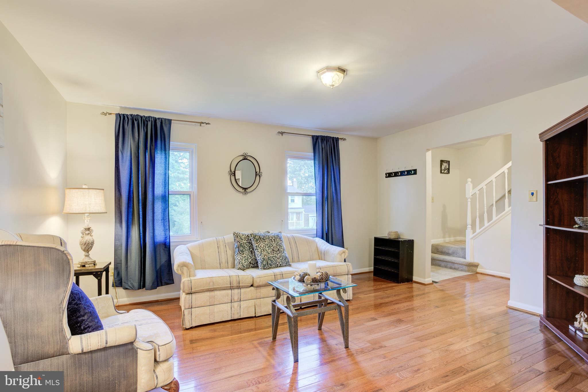 13106 Newgate Road Woodbridge, VA 22193 - Photo 4 of 31 Gallery Image 4
