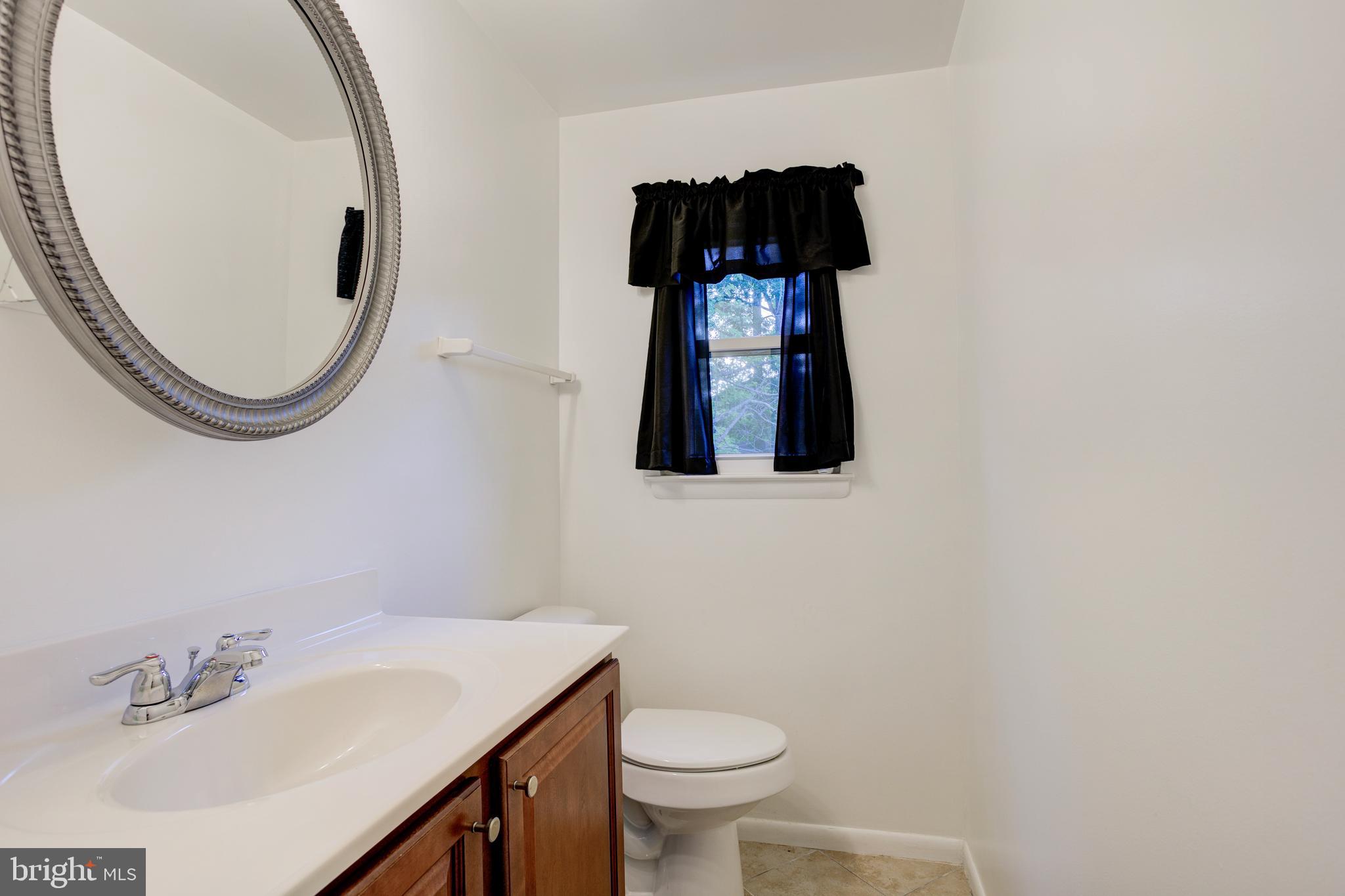 13106 Newgate Road Woodbridge, VA 22193 - Photo 8 of 31 Gallery Image 8