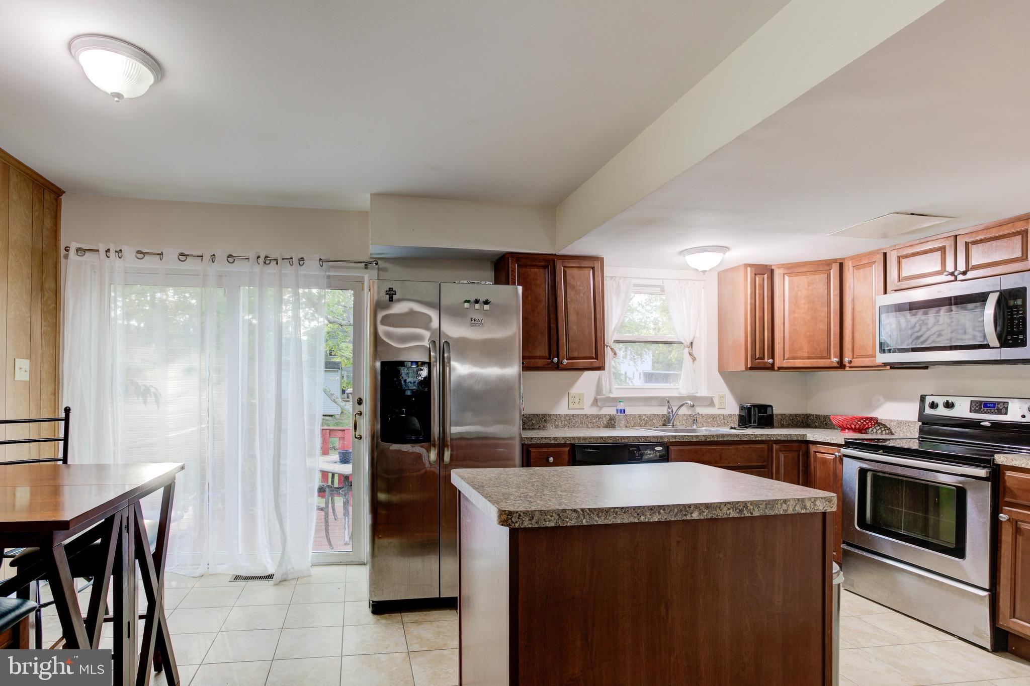 13106 Newgate Road Woodbridge, VA 22193 - Photo 9 of 31 Gallery Image 9