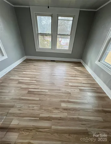 a view of empty room with window