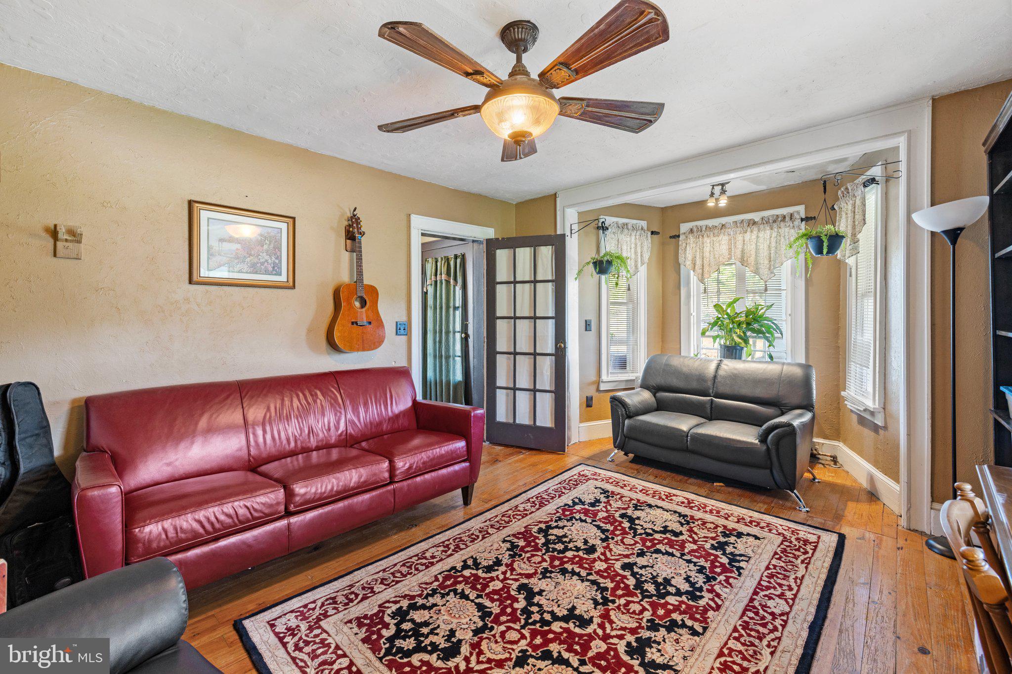 36933 Gaver Mill Road Purcellville, VA 20132 - Photo 3 of 27 Living Room