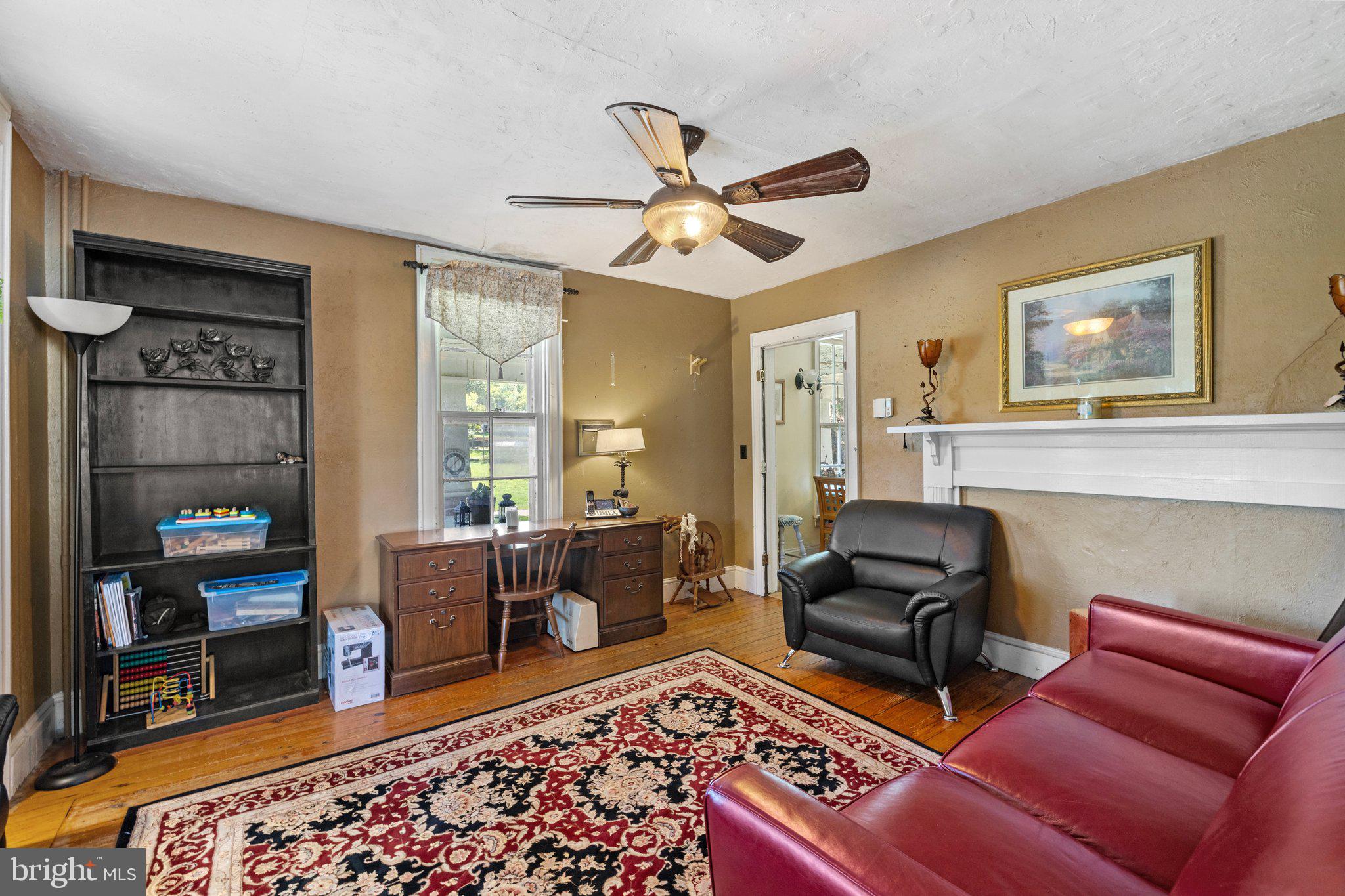 36933 Gaver Mill Road Purcellville, VA 20132 - Photo 4 of 27 Living Room