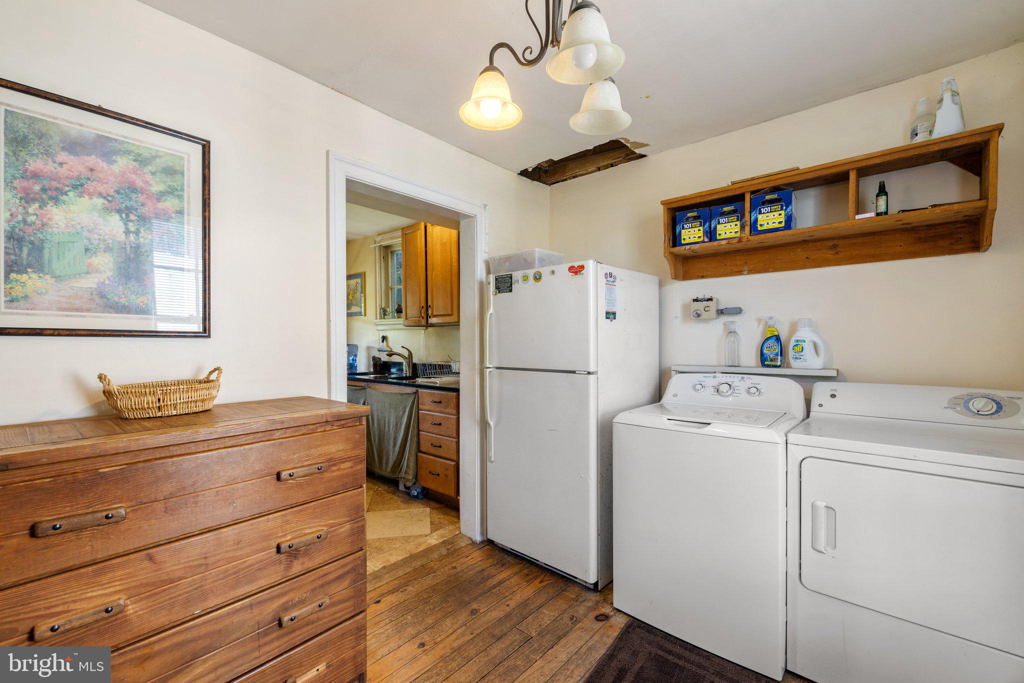 36933 Gaver Mill Road Purcellville, VA 20132 - Photo 7 of 27 Laundry Room Main Level / Dining Room