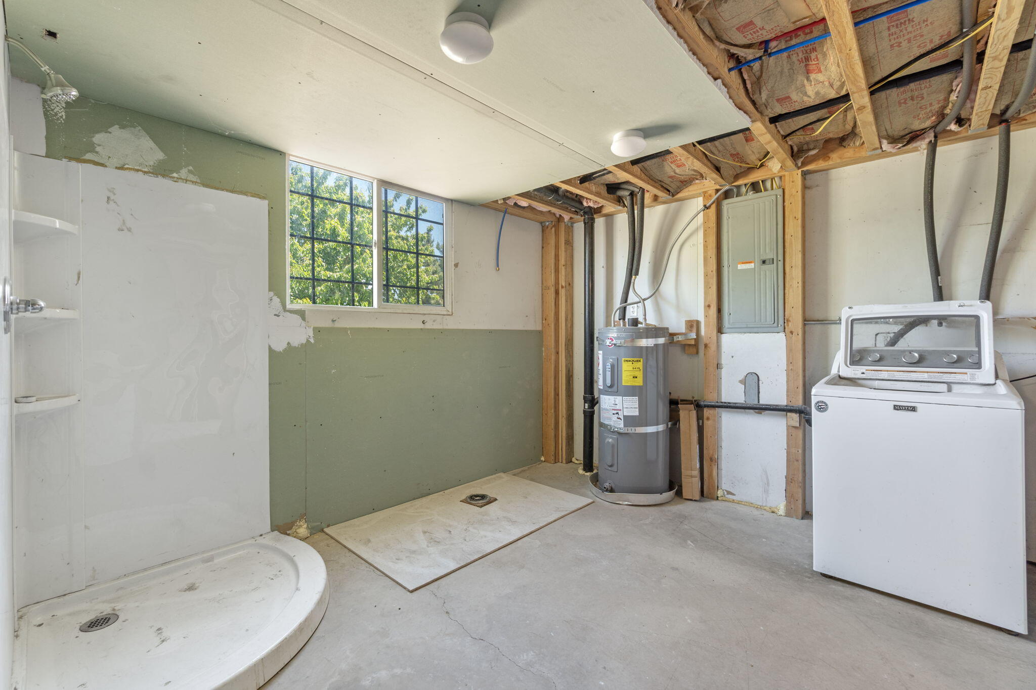 2630 Frontage Road Klamath Falls, OR 97601 - Photo 63 of 72 a bathroom with a sink a toilet and shower