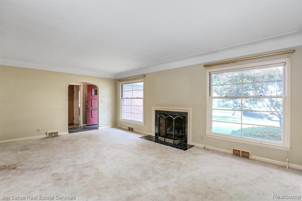 1081 Torrey Road Grosse Pointe Woods, MI 48236 - Photo 4 of 22