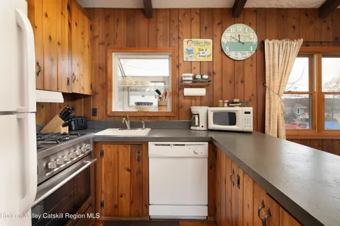 $615,000 | 5 Adams Drive, Hillsdale, NY 12529