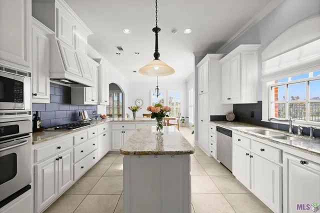 $514,000 | 2315 South Turnberry Avenue, Zachary, LA 70791