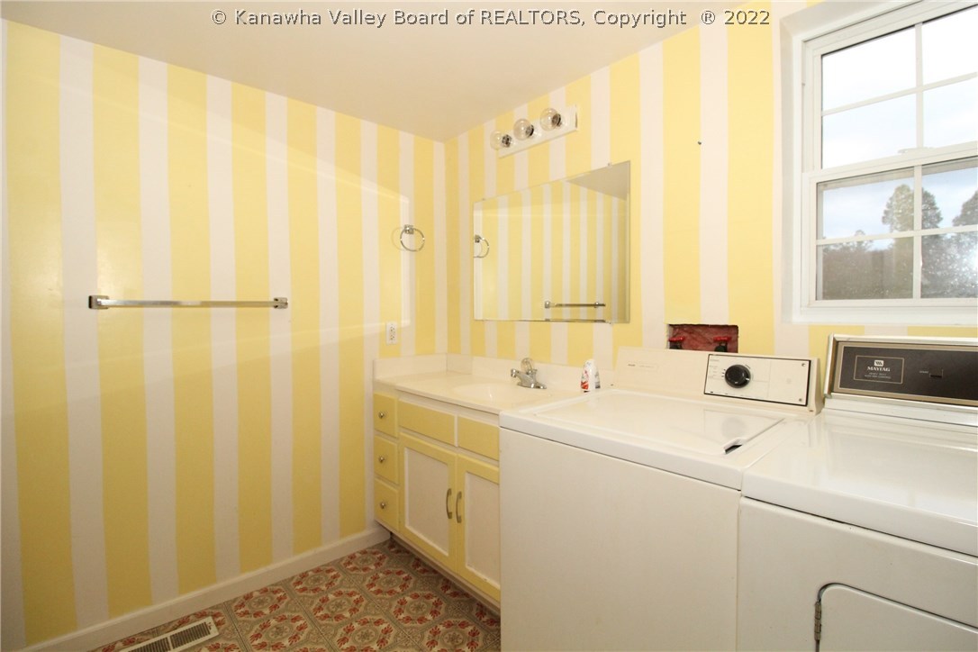 1242 Price Ridge Road Gandeeville, WV 25243 - Photo 9 of 17 Gallery Image 9