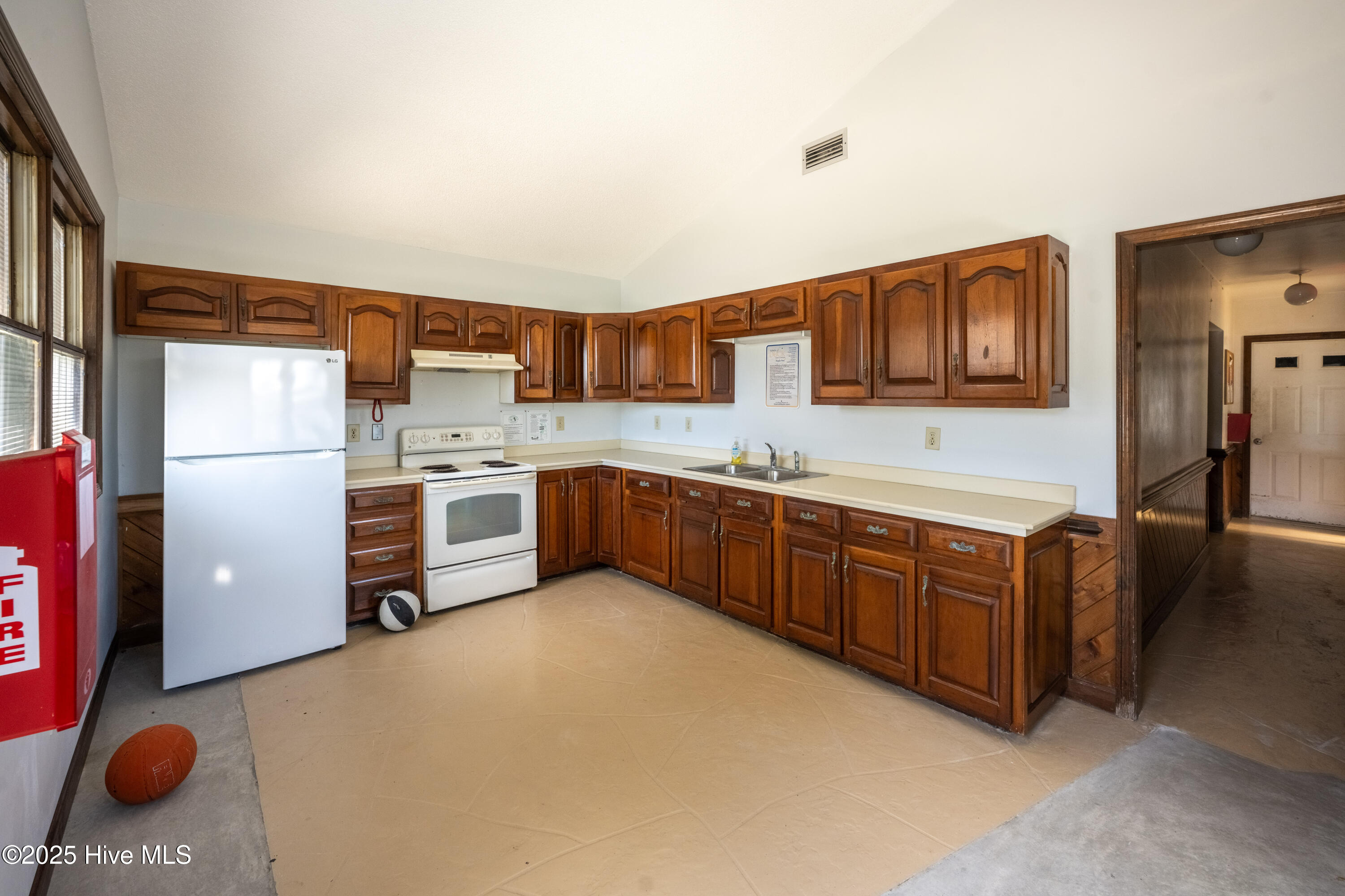 118 Rene Court Duck, NC 27949 - Photo 49 of 51 Northpoint Community kitchen