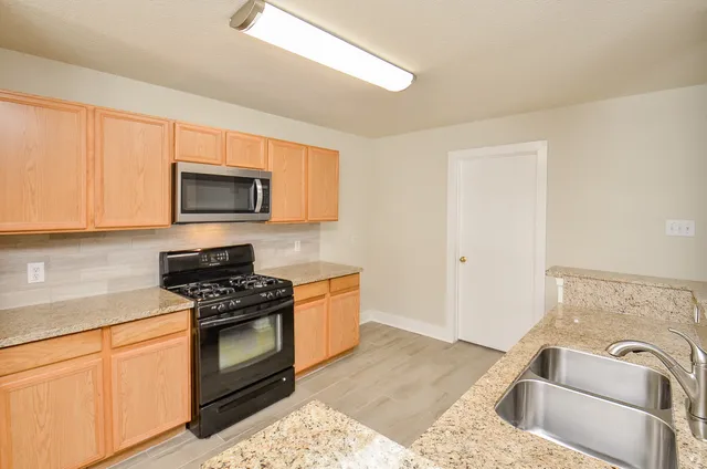 $2,200 | 3935 Federal Lane, Missouri City, TX 77459