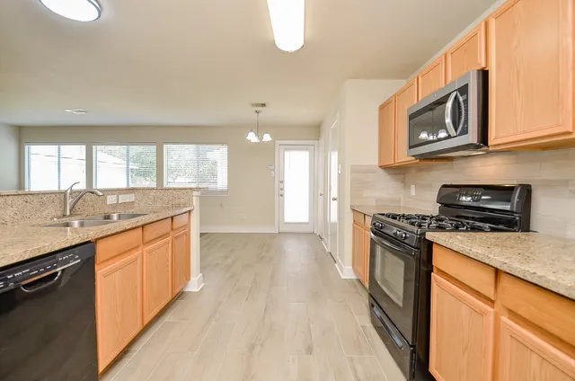 $2,200 | 3935 Federal Lane, Missouri City, TX 77459