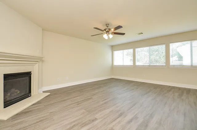 $2,200 | 3935 Federal Lane, Missouri City, TX 77459