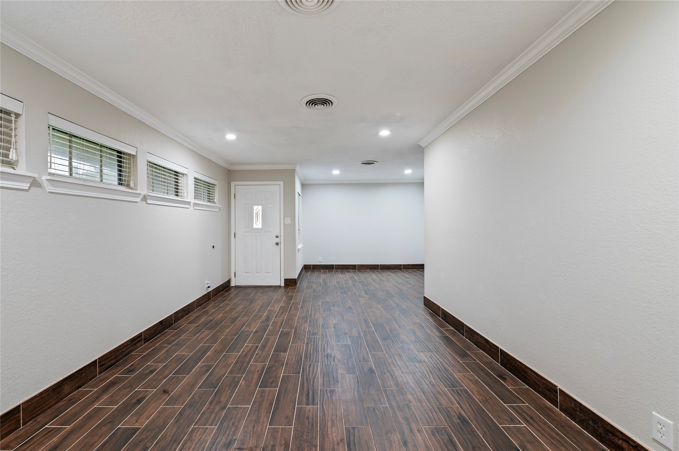 1803 Edgehill Road Pasadena, TX 77502 - Photo 4 of 29