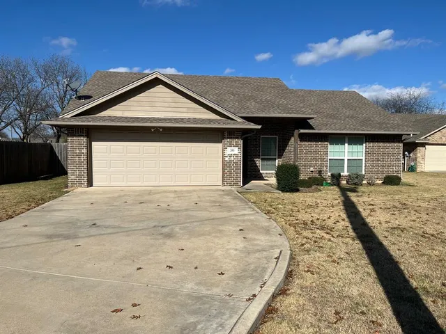 $1,325 | 203 East Border Street, Rio Vista, TX 76093