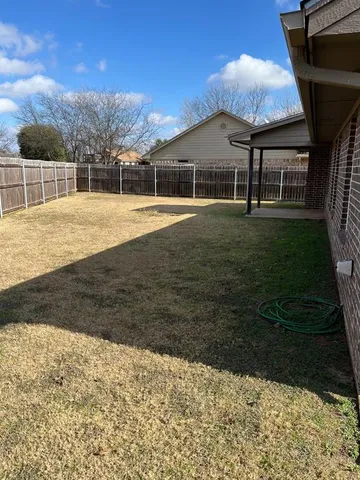 $1,325 | 203 East Border Street, Rio Vista, TX 76093